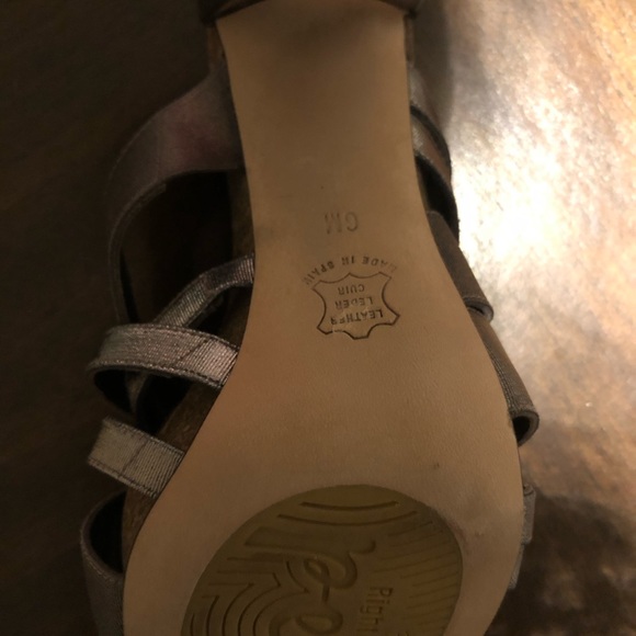 Silver heels - Picture 3 of 3